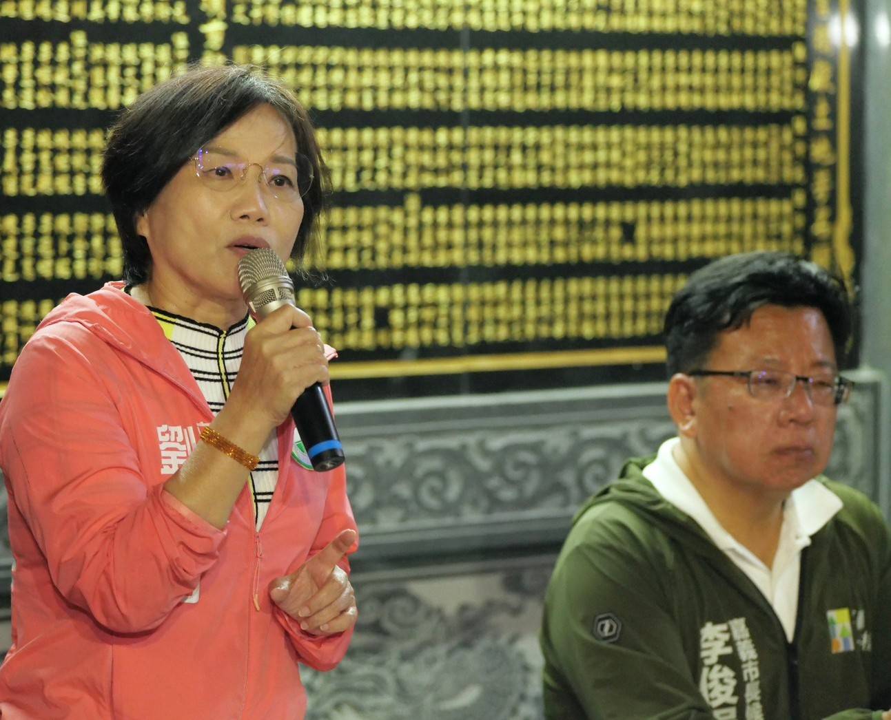 李俊俋廟口開講立委劉世芳力挺。(競總提供)
