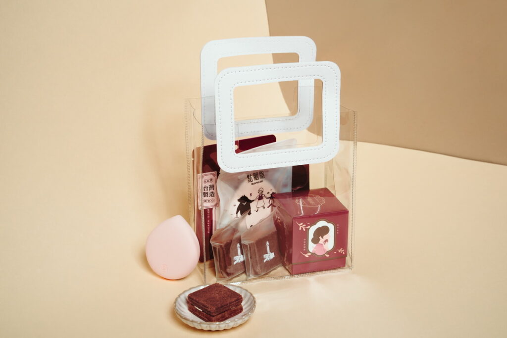 台灣特色美妝工具品牌《點胭脂》再度跨界攜手大稻埕米香台味甜點店《芙稻菓室》推出「2022限量聖誕聯名甜心禮」1212開賣