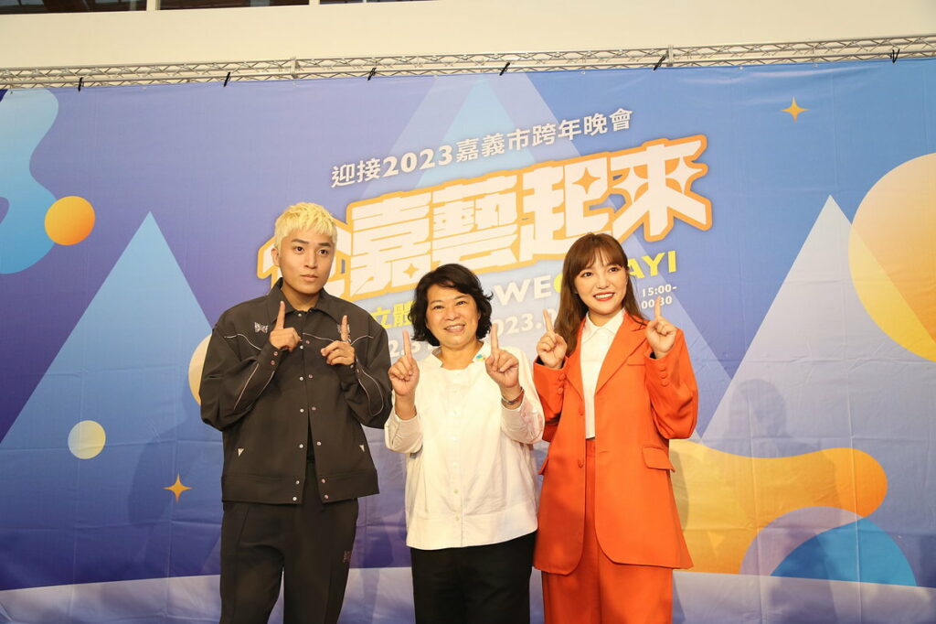 合照_右起何美、市長、ACE