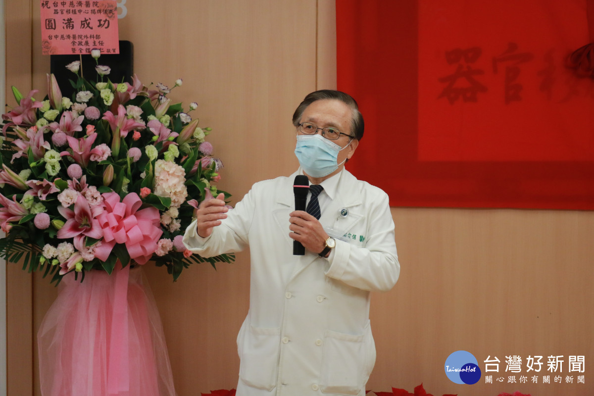 簡守信院長表示,揭牌只是小儀式,重要的是見證醫療里程碑。