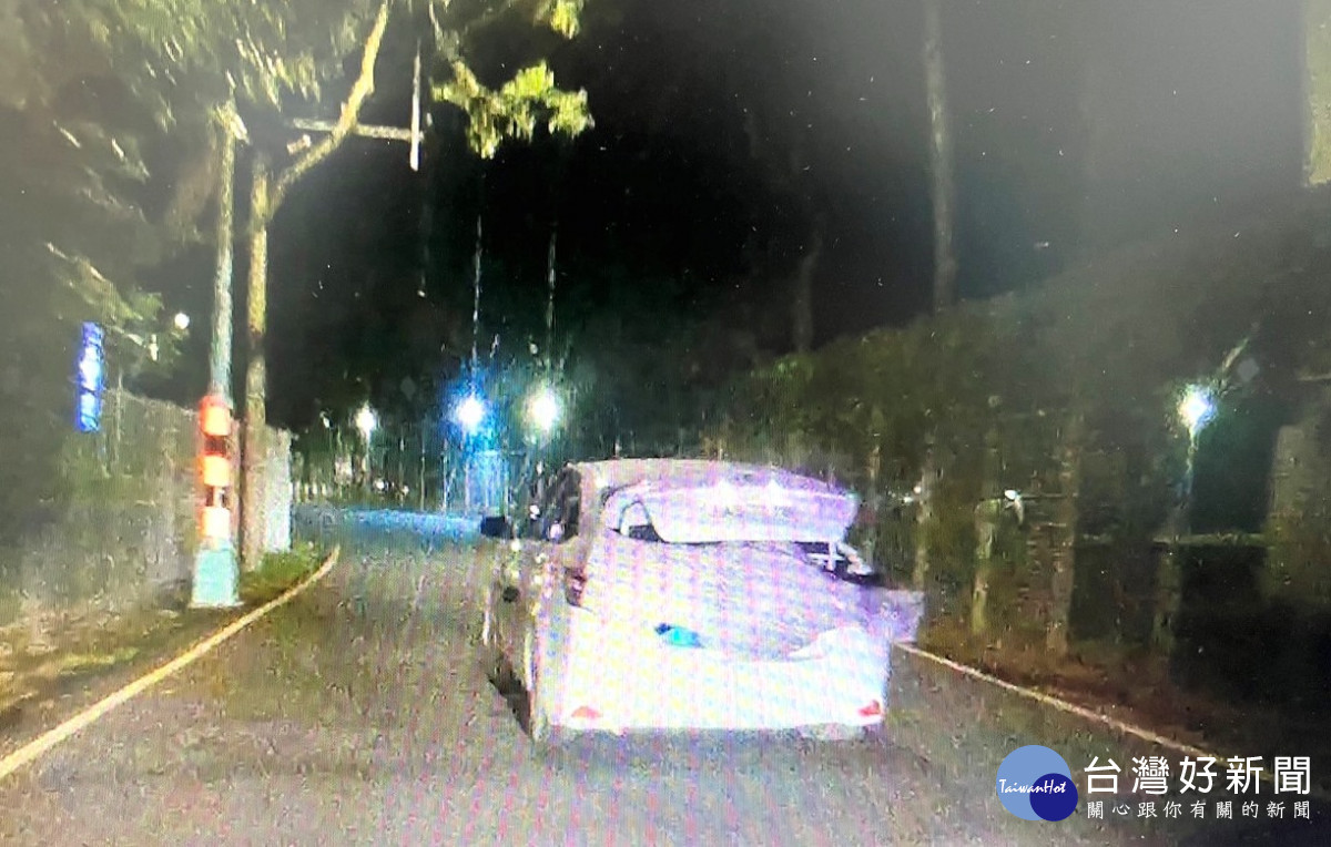 龍警執行威力掃蕩，啟動攔截圍捕順利逮獲通緝逃犯、起獲毒品。<br /><br /> <br /><br /> 