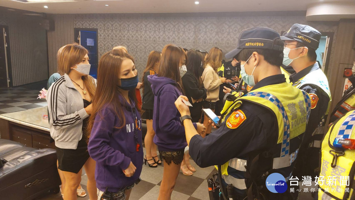 桃警執行威力掃蕩臨檢,消滅幫派不法氣焰。