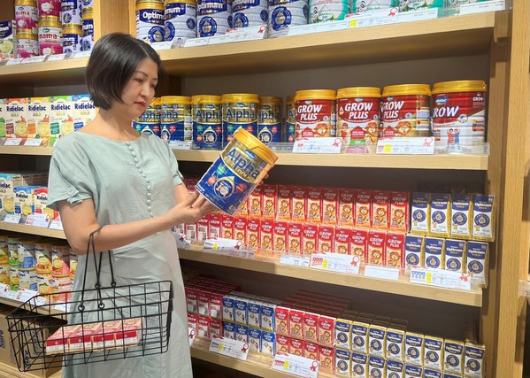 一代又一代的越南父母都信任Dielac品牌 一代又一代的越南父母都信任Dielac品牌
