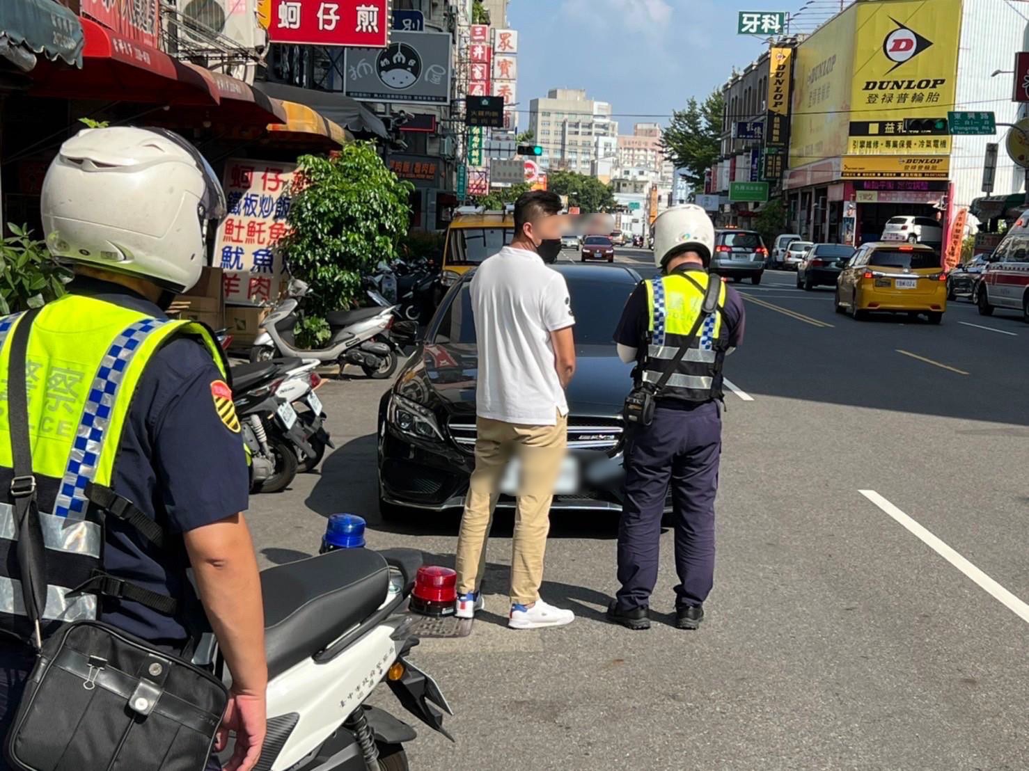 為維護台中市青少年行車安全,中市警強力稽查無照駕駛從未間斷。(圖/記者林㤈輝翻攝)