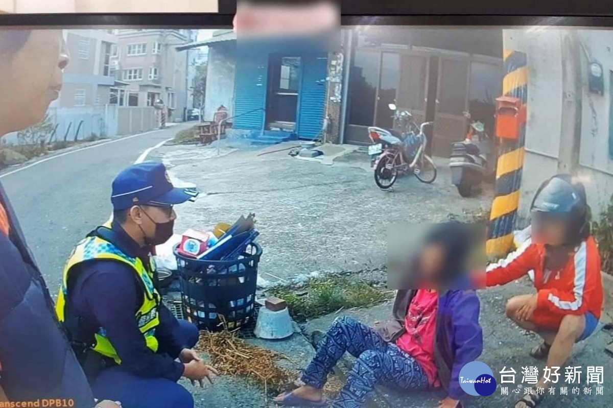 麥寮警協助路倒的失智老婦平安返家／警方提供