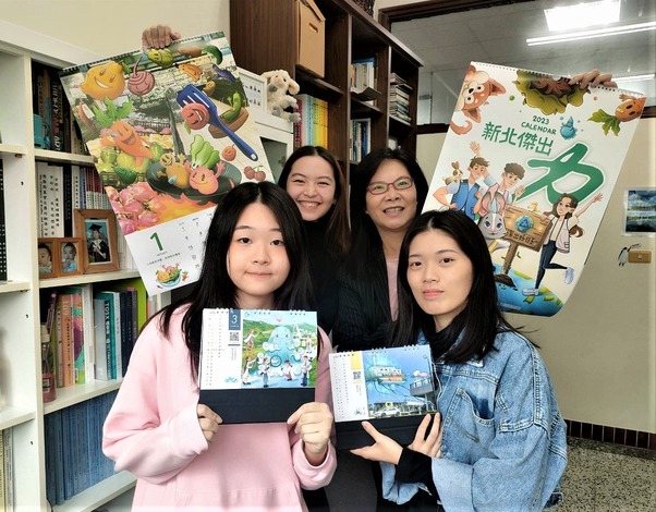 2023「新北傑出力」環保月曆出爐,輔仁大學應用美術系方彩欣教授帶領學生創作設計.jpg