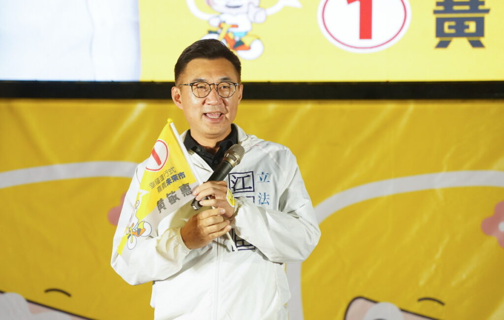 「對手要抹黑她,你們捨得嗎?捨不得就要站出來!」江啟臣提及昨日黃敏惠代表嘉義市去到台北領獎,再度獲得全國施政滿意度第一名