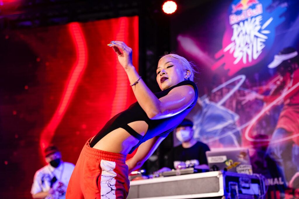 Chrissy Chou(哈妹)以性感律動詮釋K-POP贏得2021 Red Bull Dance Your Style台灣冠軍,今年將代表台參賽。