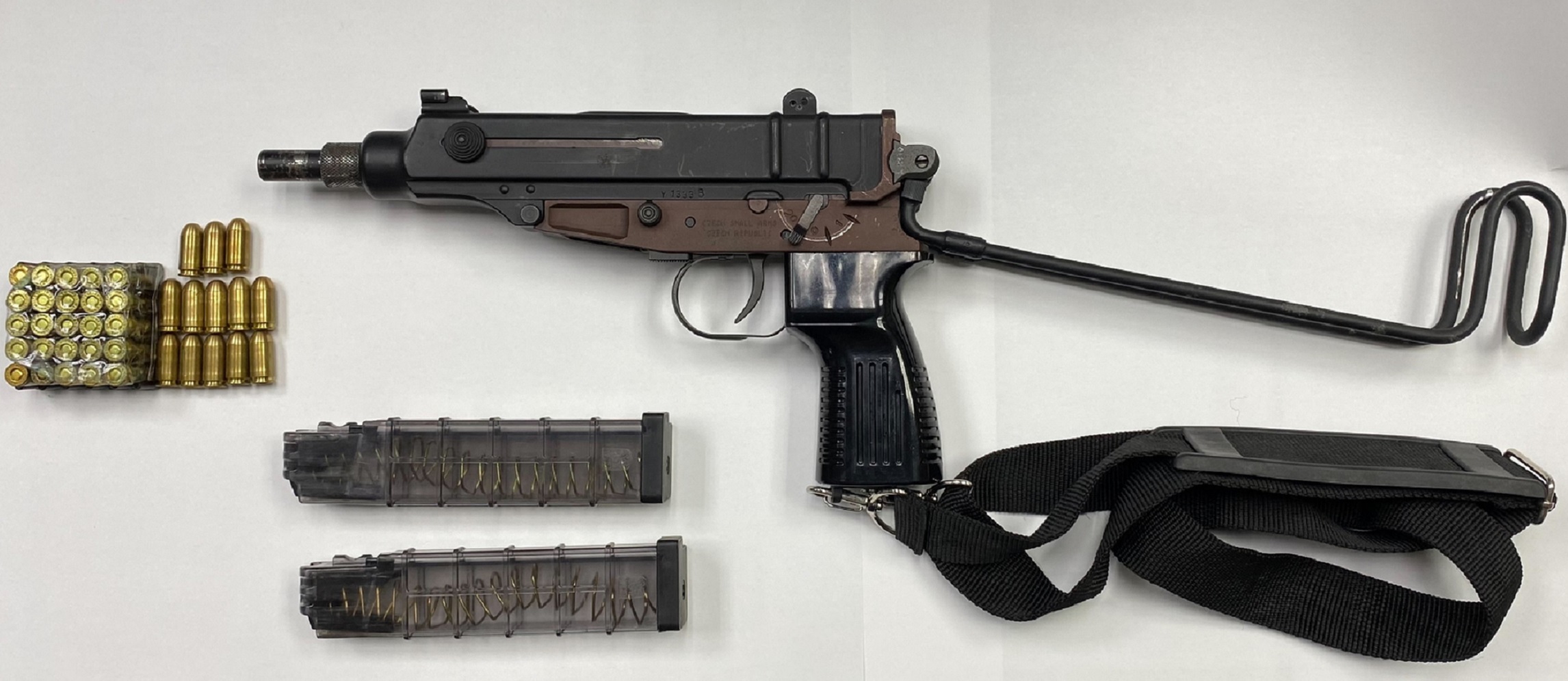 ▲警方起獲火力強大之VZ61型蠍型衝鋒槍 (圖/台中市警察局 提供)