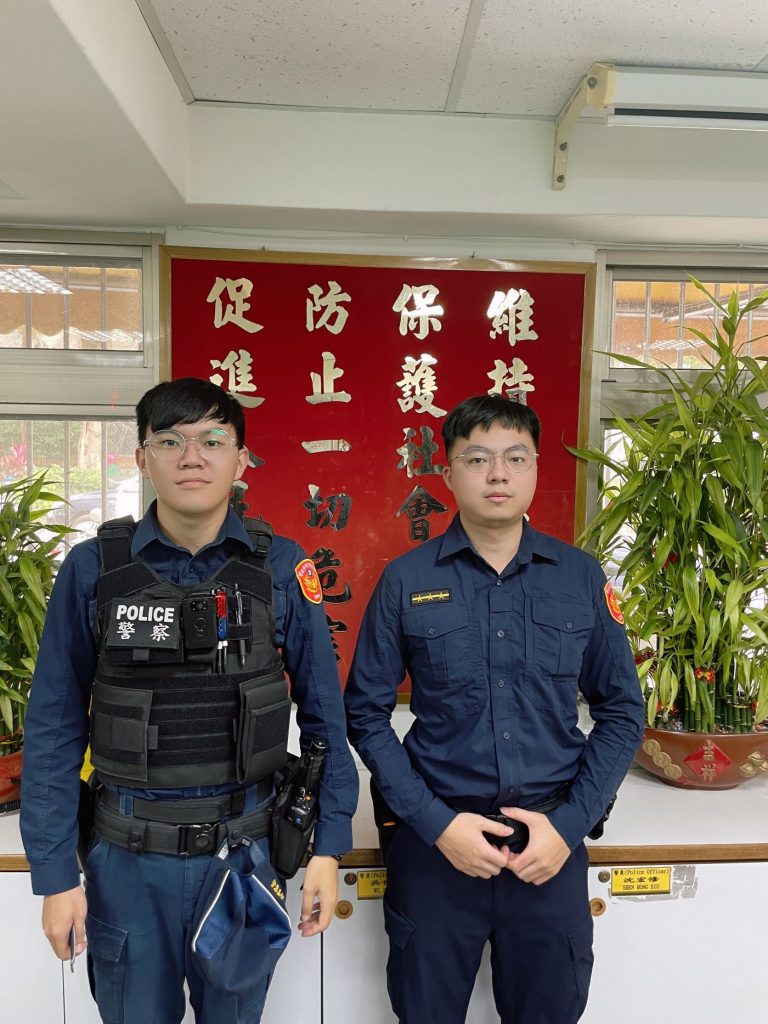 圖:同德派出所暖警潘彥瑋(右)及陳宣宇(左)。