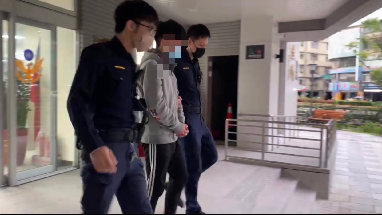 永和警專案拘提詐騙集團成員。(記者徐煜勝翻攝)