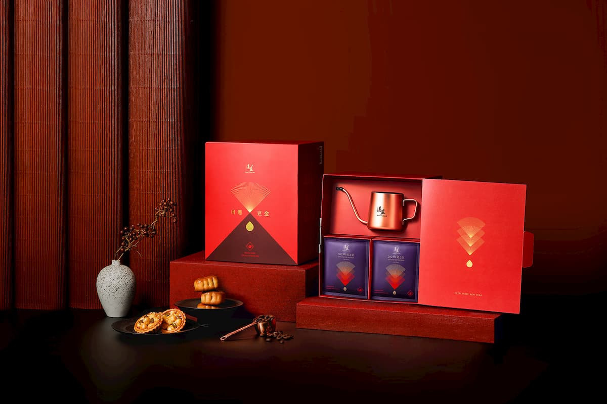 湛盧好韻到-年節限定咖啡濾掛禮盒,年年好韻禮盒組,應景紅色氛圍,傳承綿延不絕的好運。(圖/湛盧咖啡)
