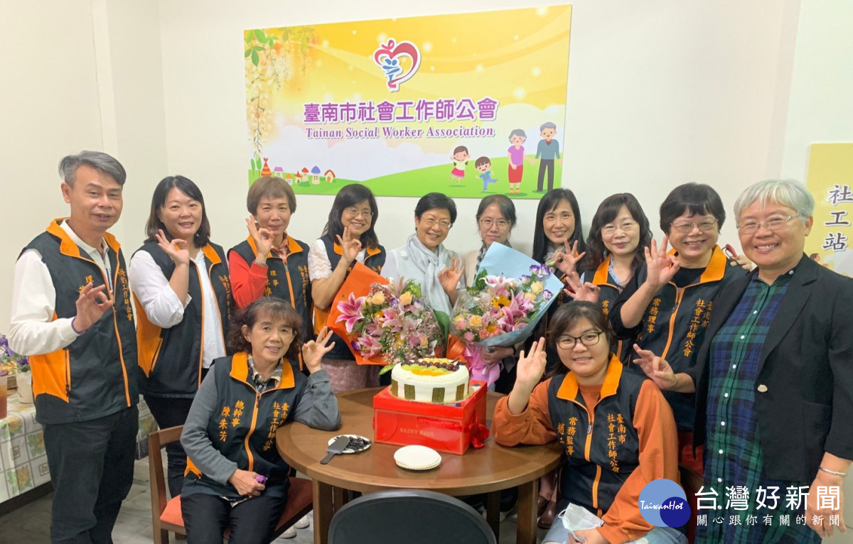 「談心說事社工站」位於新營區綠川北街17號,是社工師充電休息的好去處。(臺南市社會工作師公會提供)