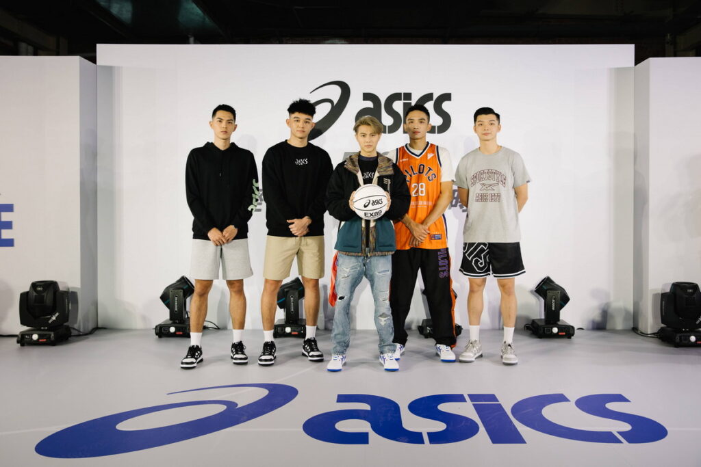 ASICS SPORTSTYLE形象大使王子 邱勝翊與桃園璞園領航猿選手展現EX89個人穿搭風格 透過籃球文化 盡情在生活中暢玩經典