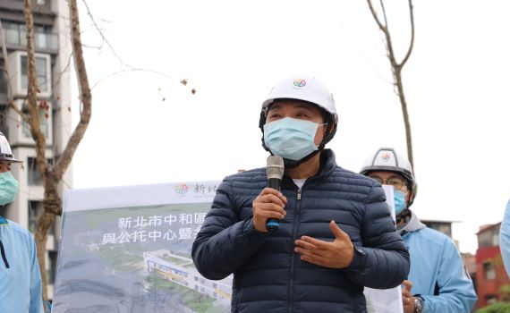 視察佳和公園多目標綜合大樓工程　侯友宜：年底啟用