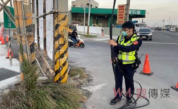 東北季風狂吹電線掉落險象環生　台西警即時排除維護人車安全