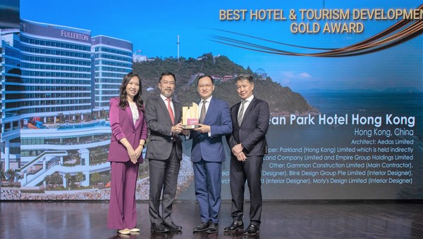 信和集團執行董事李正強先生(右二)出席2022年度MIPIM Asia大獎頒獎典禮接受獎項。 信和集團執行董事李正強先生(右二)出席2022年度MIPIM Asia大獎頒獎典禮接受獎項。