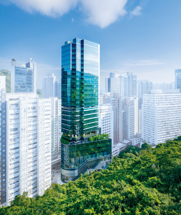 Landmark South於2022年度MIPIM Asia大獎榮獲「最佳辦公室項目」組別銀獎。項目總面積逾25萬平方呎,建築設計以自然健康為核心考量,已取得「WELL v2™」建築標準預認證,以及目標獲取BEAM Plus金級認證。 Landmark South於2022年度MIPIM Asia大獎榮獲「最佳辦公室項目」組別銀獎。項目總面積逾25萬平方呎,建築設計以自然健康為核心考量,已取得「WELL v2™」建築標準預認證,以及目標獲取BEAM Plus金級認證。