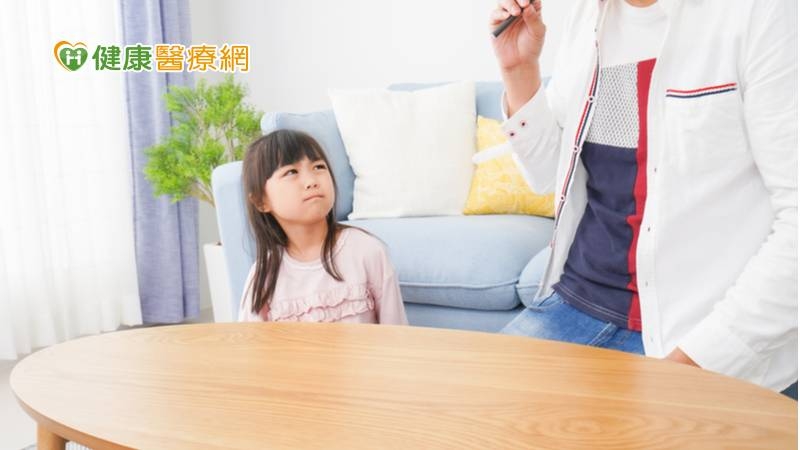美CDC警告：父母吸菸孩子更容易生病！　浴廁吸菸沒有比較好