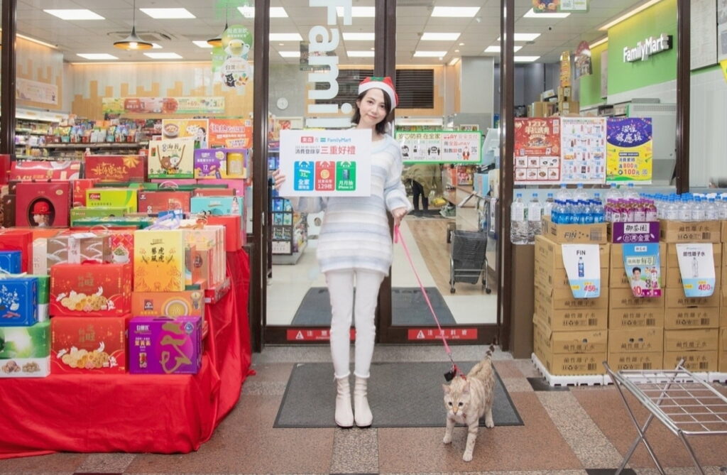 東森寵物「毛骨力」現在到全家便利商店也能買到，東森寵物「毛骨力」7包一盒體驗價$299