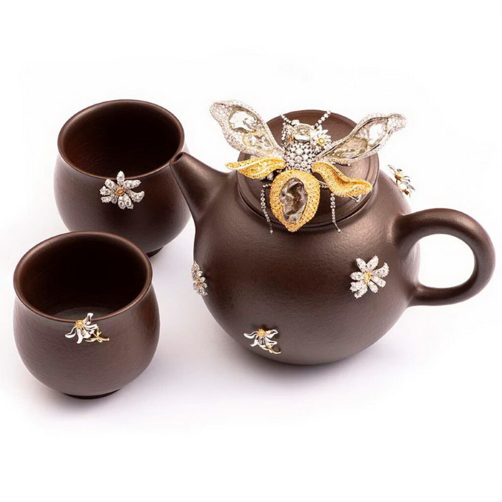 東龍珠〈茶壺〉