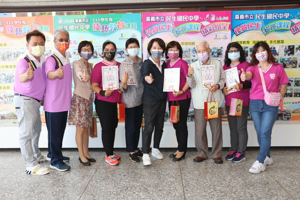 陳淑惠副市長民生國老師合照