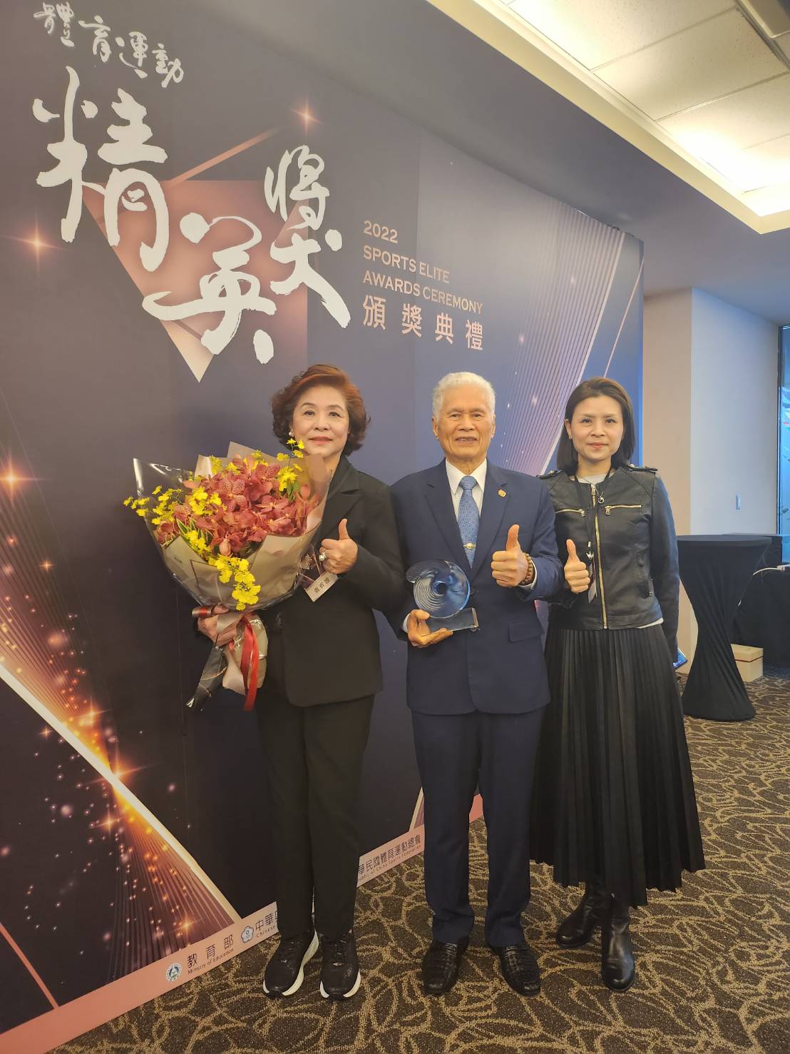 張朝國先生（圖中）、夫人張楊寶蓮女士（圖左）及女兒張文馨（圖右），一家人出錢出力為體壇及舉重運動貢獻良多。（記者趙靜姸攝）