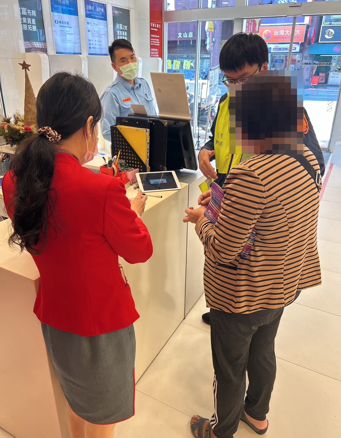 婦人投資「生命事業」遇騙局 警一句「這麼好賺誰還會貸款?」阻詐100萬