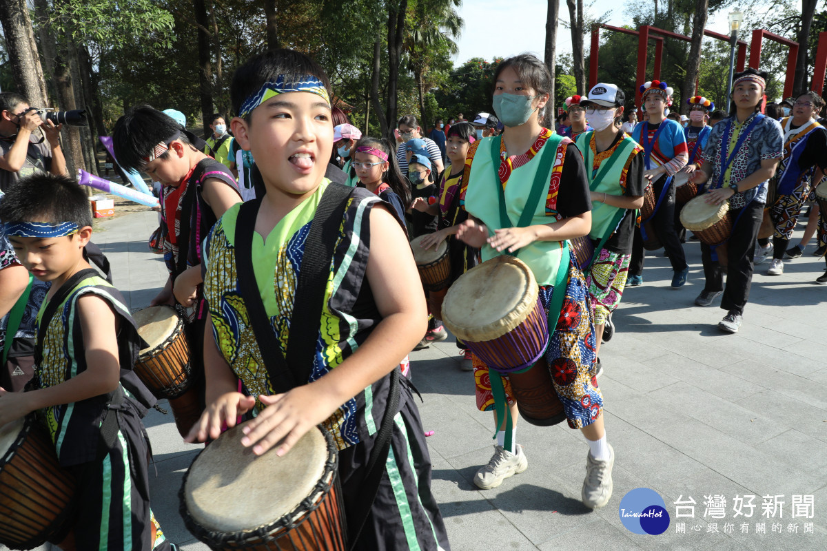 邁入第15年的「新港奉天宮國際媽祖文化節」, 今年首次在新港街面舉行藝術踩街/陳致愷翻攝