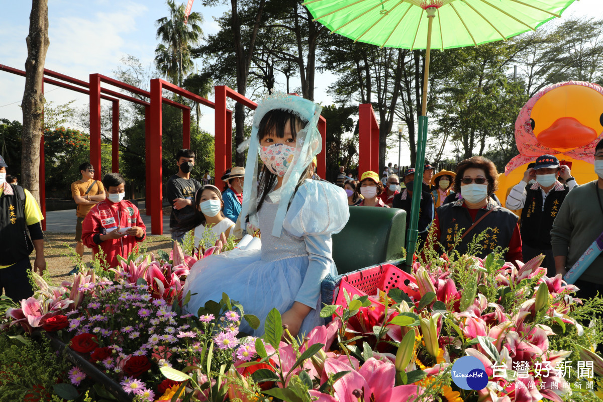 邁入第15年的「新港奉天宮國際媽祖文化節」, 今年首次在新港街面舉行藝術踩街/陳致愷翻攝