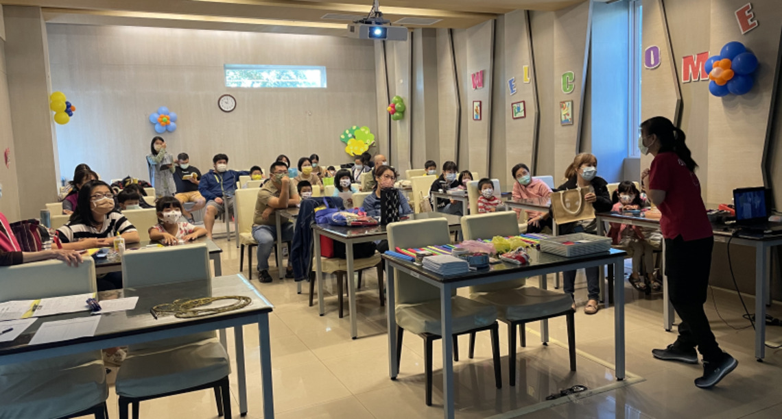 高市圖小港分館與社區親子歡慶聖誕佳節 「寫信給聖誕老公公」