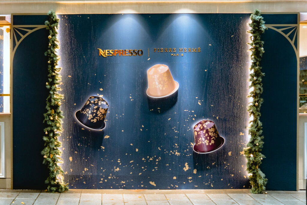 Nespresso攜手甜點大師Pierre Hermé，以法式甜點為靈感，推出聯名星耀巴黎系列咖啡。一連25天，獨家聯名特調限時體驗，伴你度過最具法式浪漫的耶誕佳節。