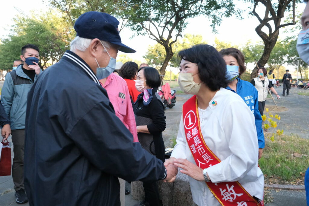 黃敏惠北香湖公園拜票