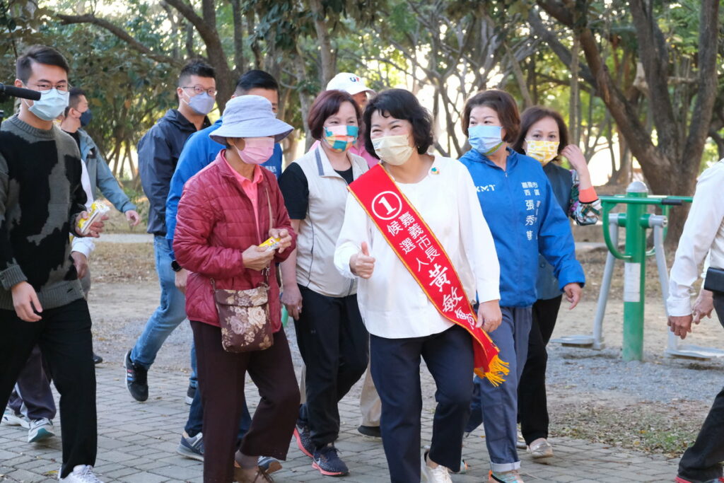 黃敏惠北香湖公園拜票