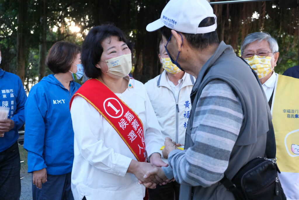 黃敏惠北香湖公園拜票