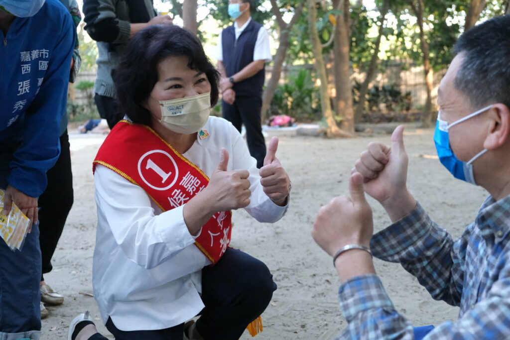 黃敏惠北香湖公園拜票