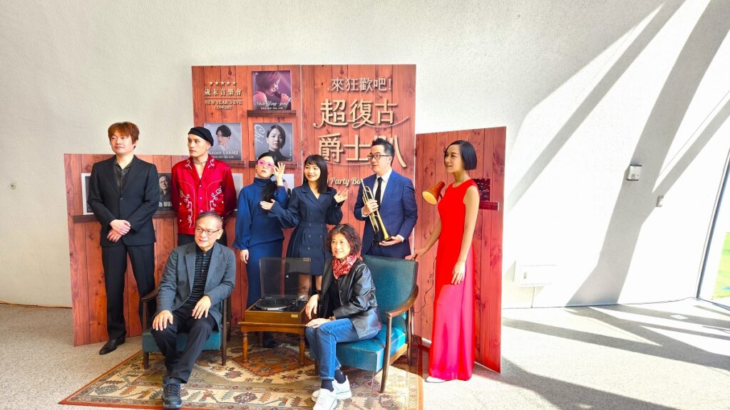 藝術總監邱瑗與出席團隊大合照。(圖/陳惠玲攝影)