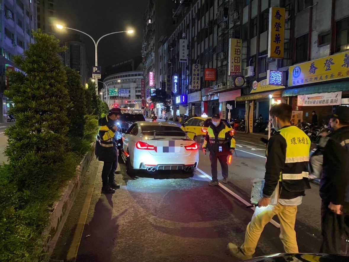 中和警擴大路檢加強查緝。(記者徐煜勝翻攝)