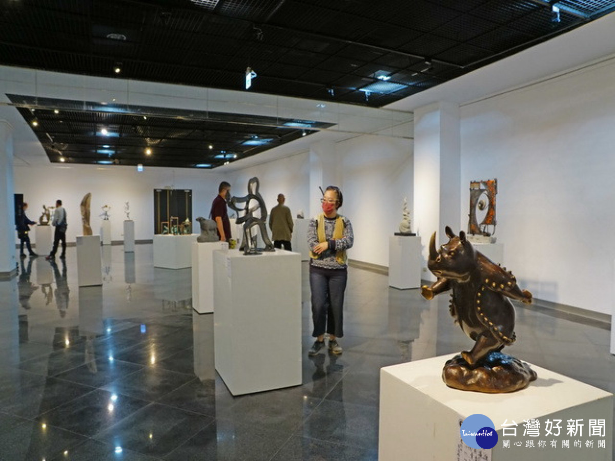 臺灣雕塑學會聯展。林重鎣