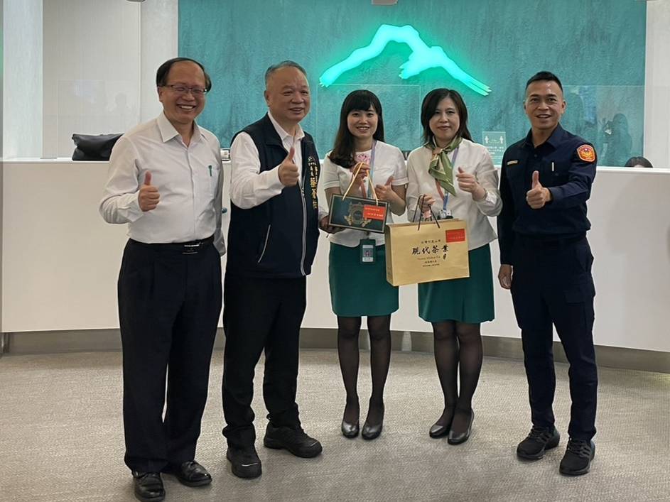 ▲大墩警銀聯手阻詐200萬元,警察局長蔡蒼柏親自頒獎感謝 (圖/台中市警察局 提供)