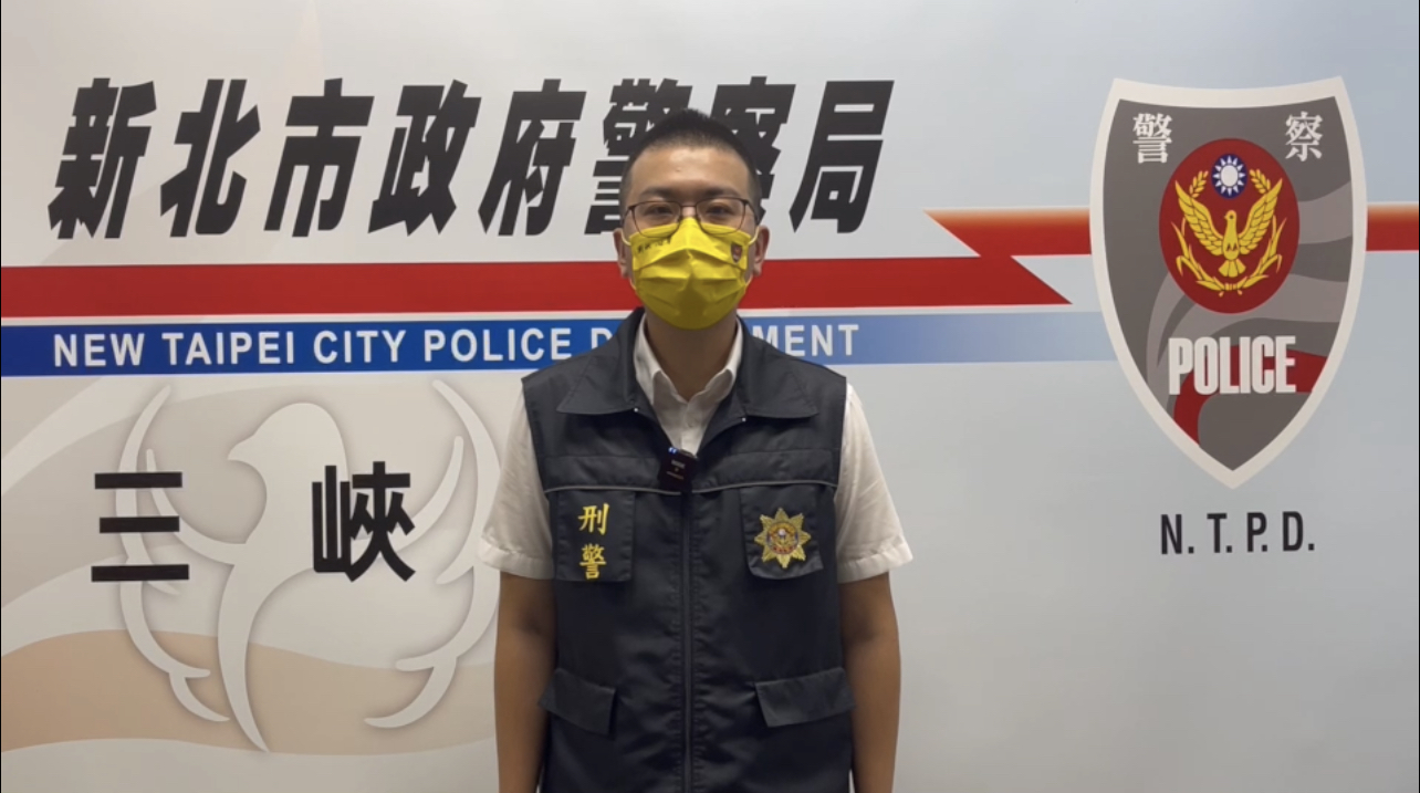 三峽分局偵查隊隊長梁献堂說明案情。(記者徐煜勝翻攝)