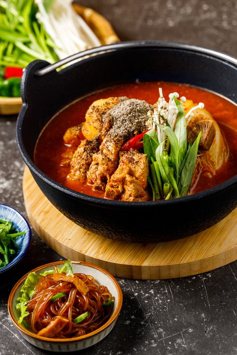 秒飛韓國!「弘大」馬鈴薯排骨鍋 美味端上台灣餐桌