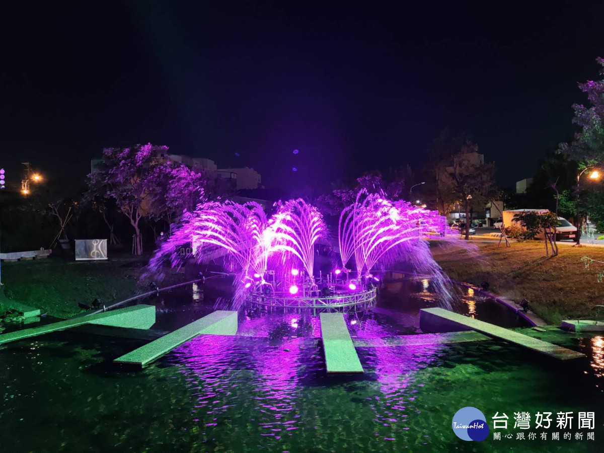 鹿港越夜越美麗,鹿港溪水舞秀璀璨登場。圖/彰化縣政府提供