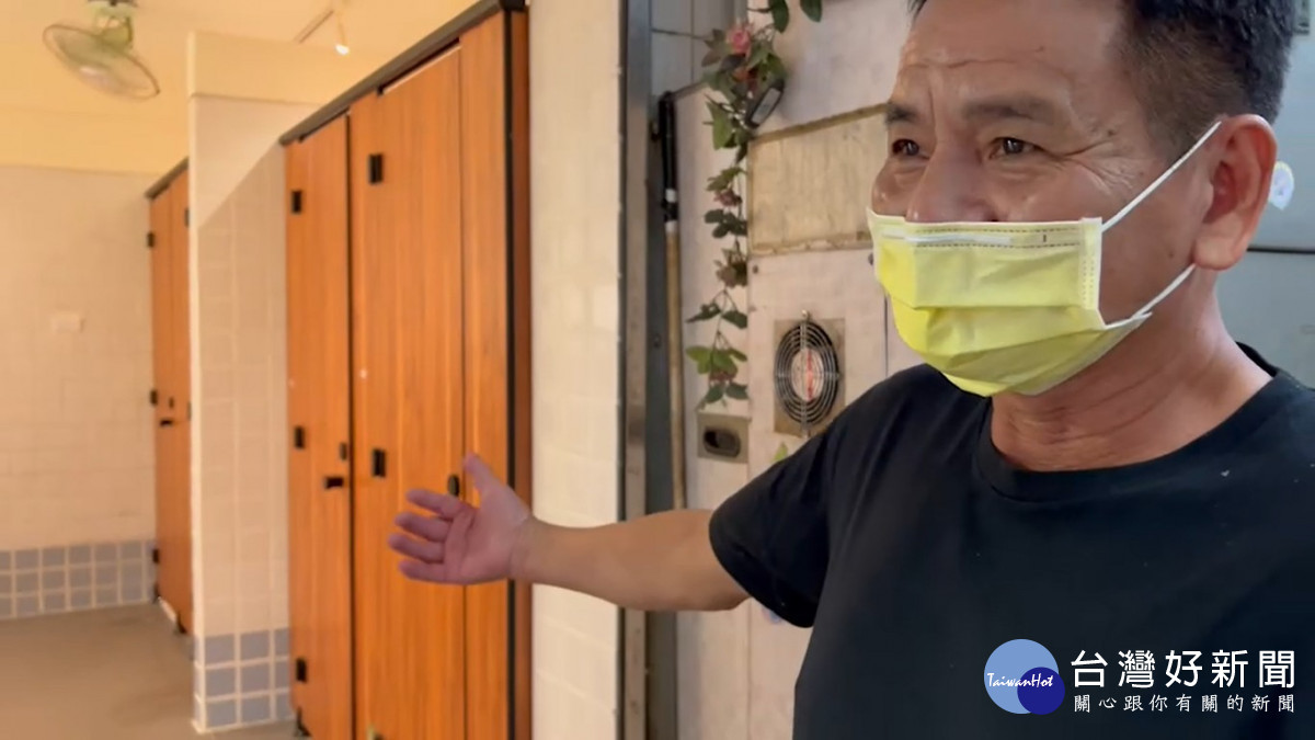 超過百年歷史的東菜市,整修後連廁所都是亮點。(莊牧之攝)