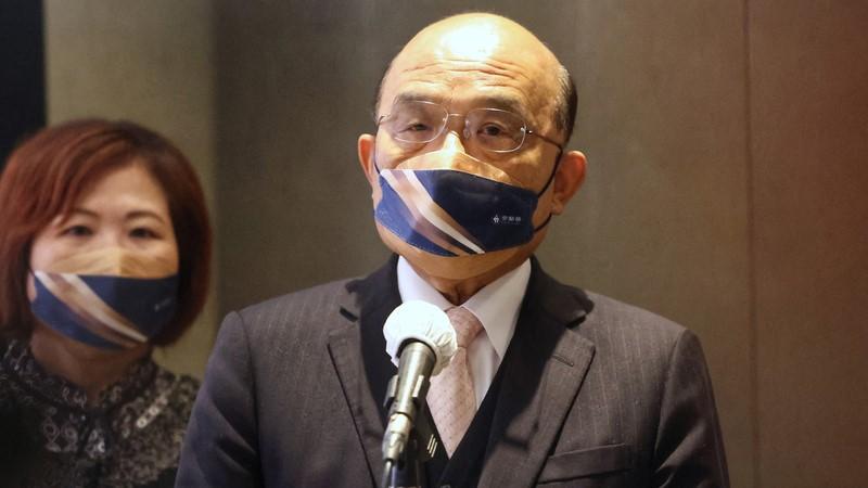 蘇貞昌出席勞動部舉辦的「2022國際技能競賽代表團頒獎典禮」前接受媒體聯訪。中央社