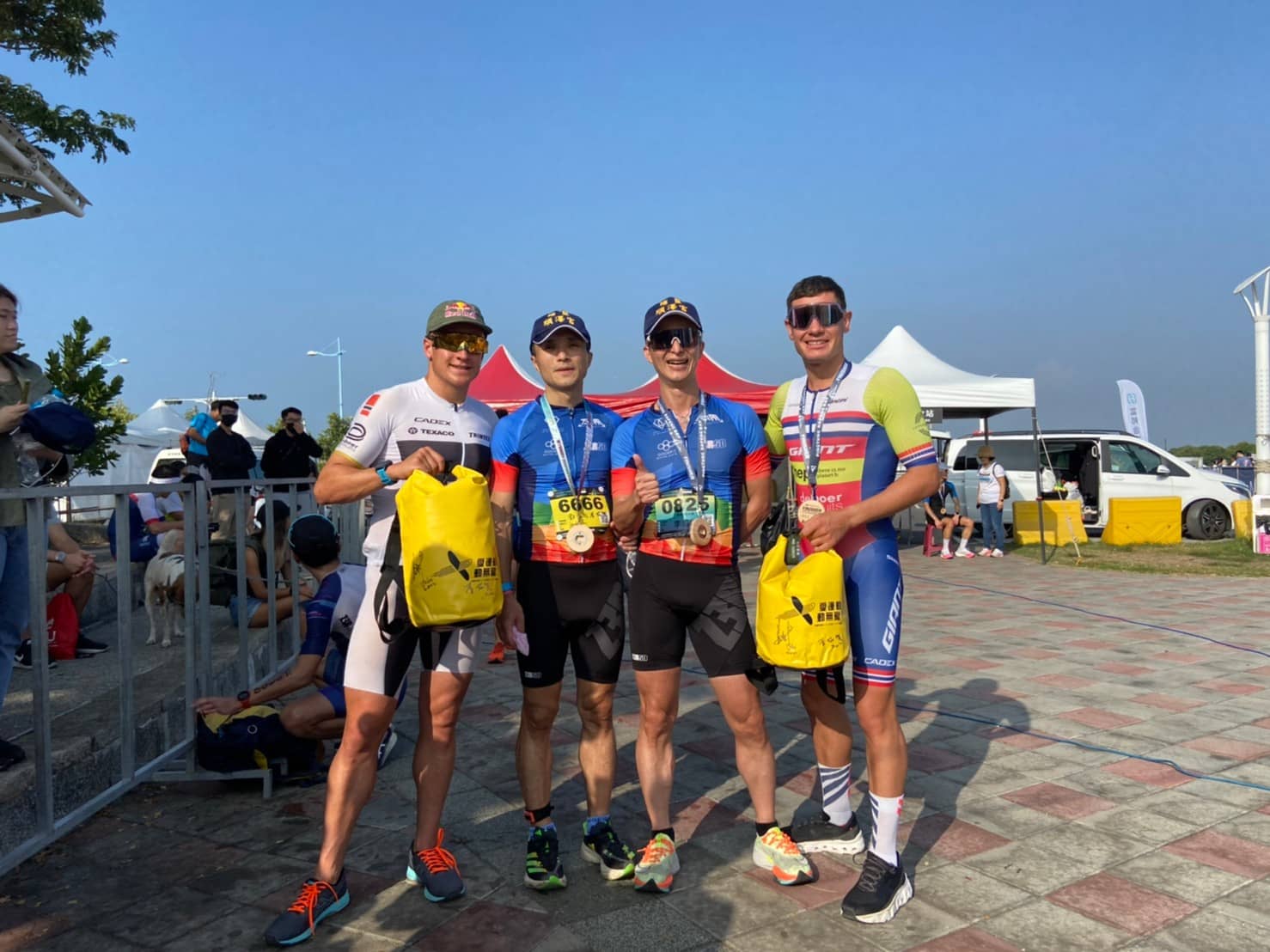 挪威鐵人名將 Kristian Blummenfelt、視障跑者李協興、陪跑員姜義村教授、IRONMAN KONA 冠軍Gustav Iden。圖片來源:愛運動動無礙