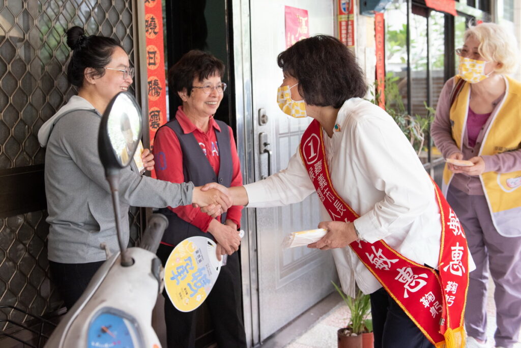 黃敏惠家戶拜訪將走遍嘉義市東西區共 8 4 里
