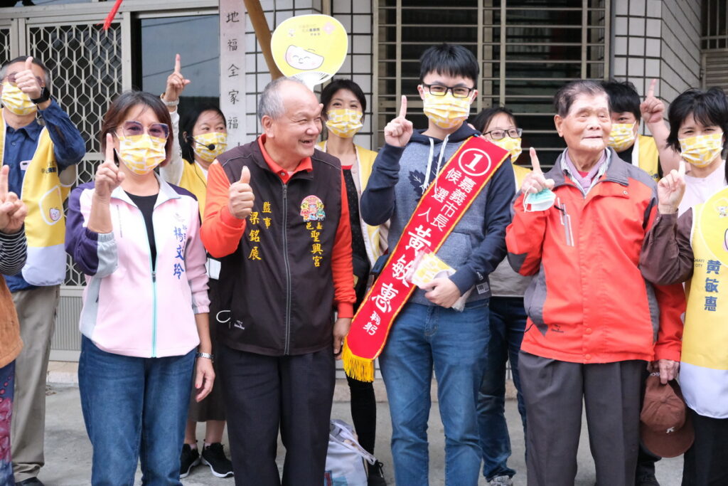 黃敏惠兒子蔡佳睿擔任 黃敏惠 分身 帶隊拜訪新西里。
