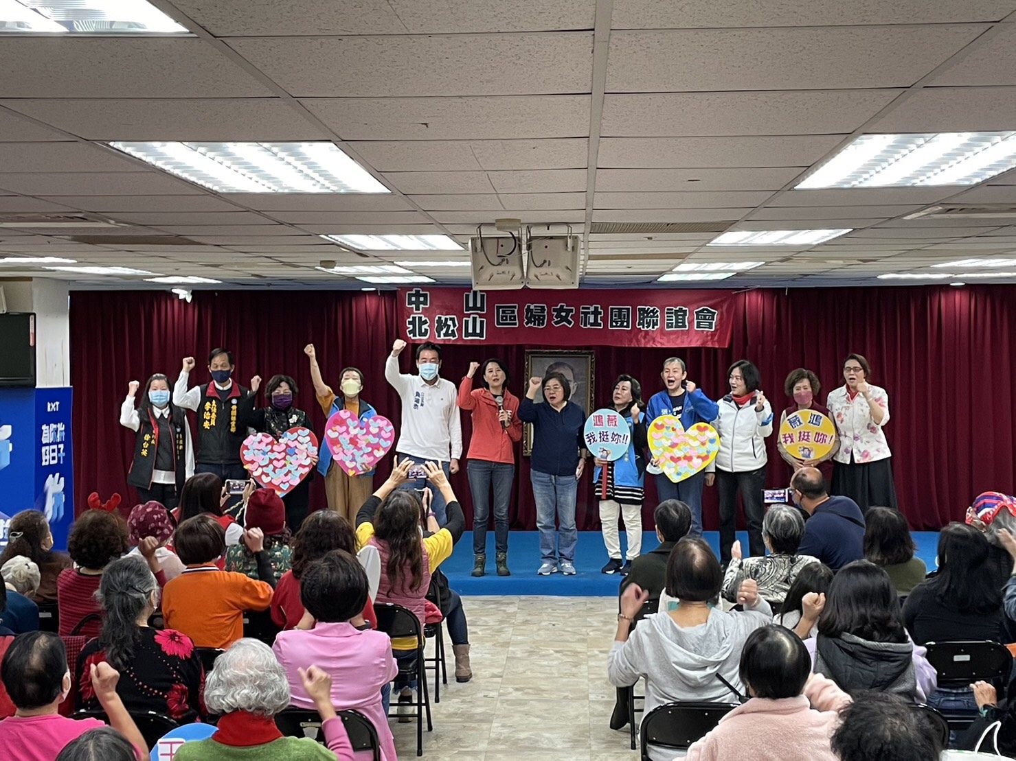費鴻泰助選王鴻薇 邀「鐵娘子軍團」一同站台 16 S 41156633 1