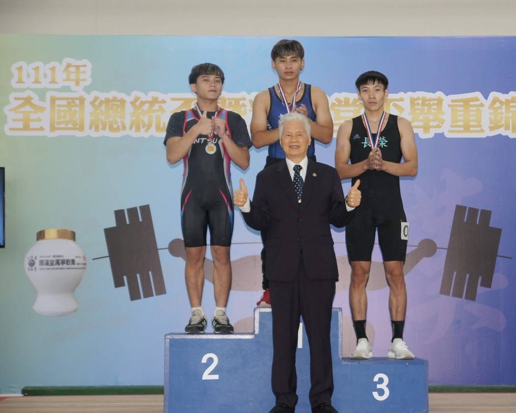 中華民國體育總會前會長同時也是「精漢堂」萬寧藥膏創辦人張朝國發願要當舉重運動一輩子的園丁。(記者楊國域攝)